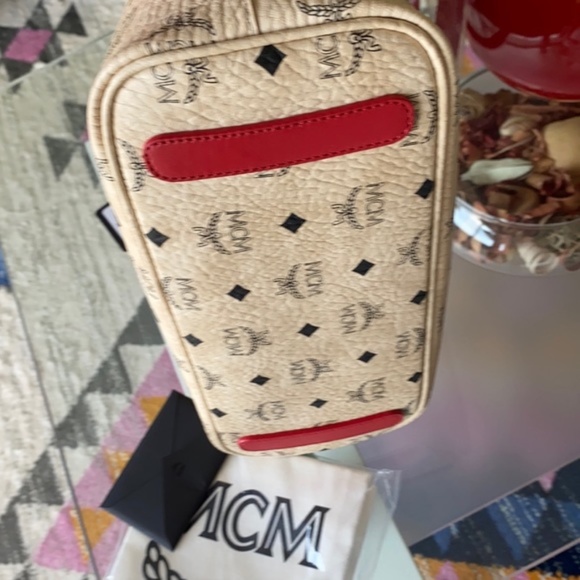 MCM Medium Shopper Bag - Picture 9 of 10